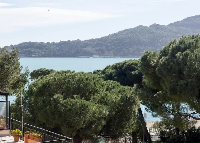 Lejlighed A Due Passi Dal Mare / Parcheggio Privato, Ampio Fino A 8 Persone *