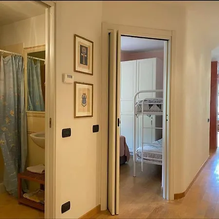 A Due Passi Dal Mare / Parcheggio Privato, Ampio Fino A 8 Persone