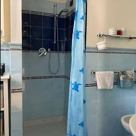 A Due Passi Dal Mare / Parcheggio Privato, Ampio Fino A 8 Persone *