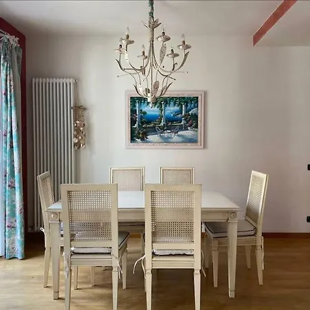 A Due Passi Dal Mare / Parcheggio Privato, Ampio Fino A 8 Persone * 韦内雷港