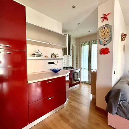 A Due Passi Dal Mare / Parcheggio Privato, Ampio Fino A 8 Persone *