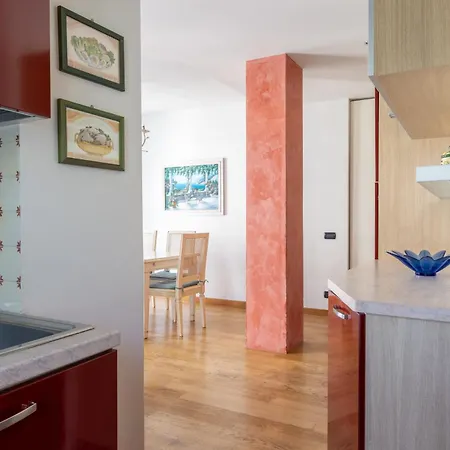 A Due Passi Dal Mare / Parcheggio Privato, Ampio Fino A 8 Persone