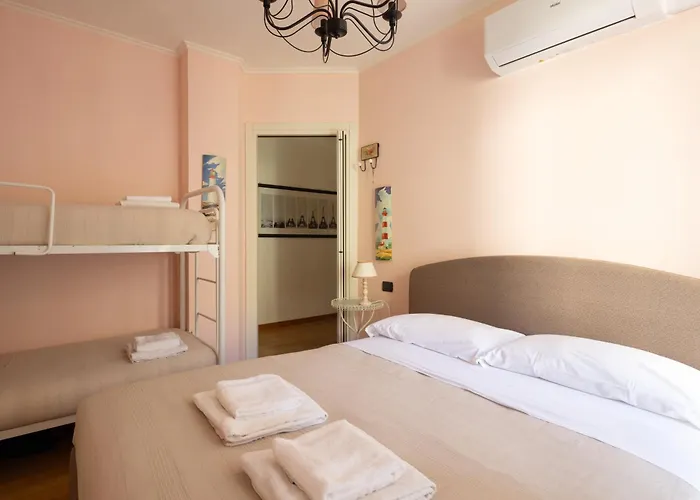 Appartement A Due Passi Dal Mare / Parcheggio Privato, Ampio Fino A 8 Persone *